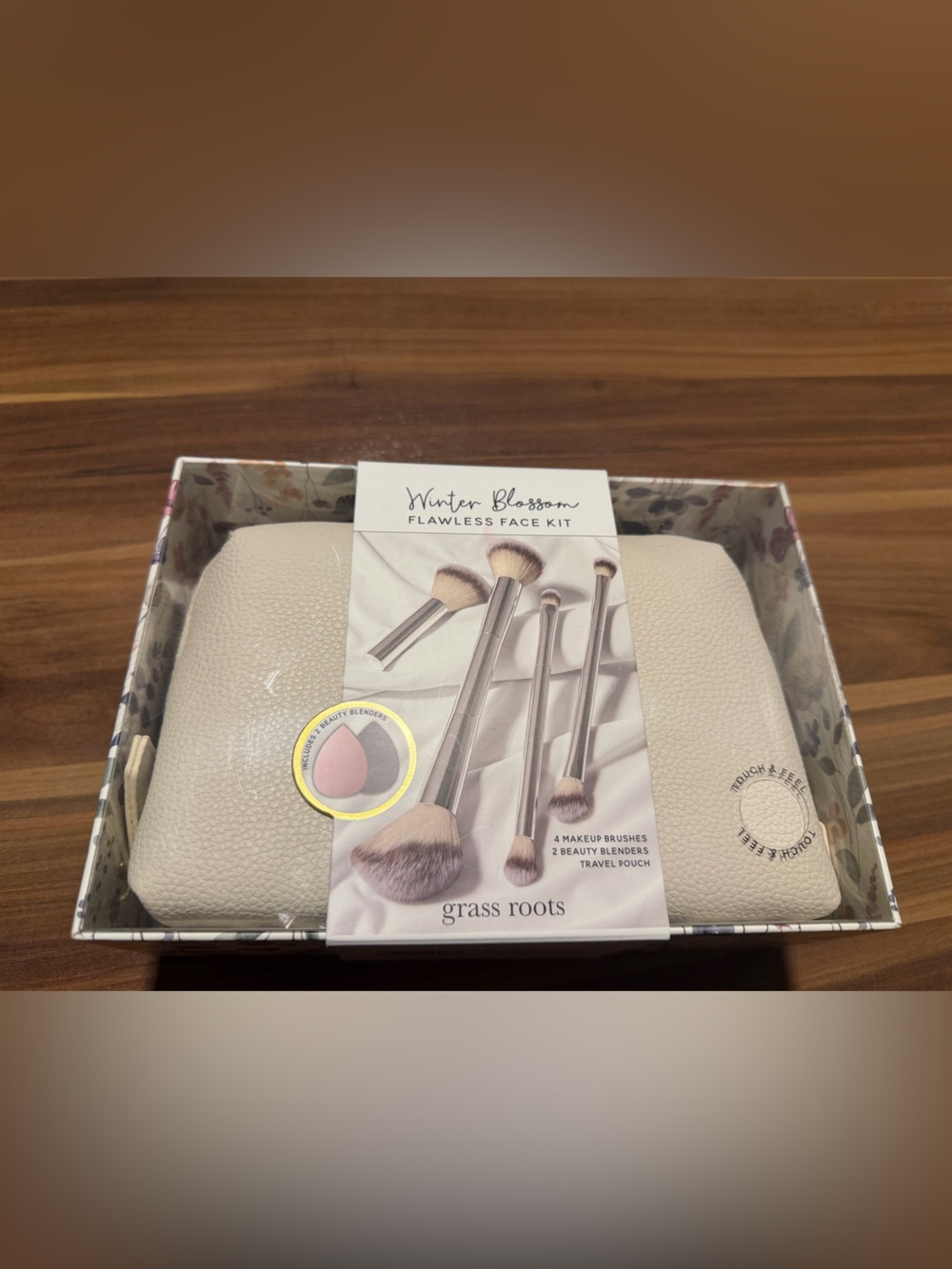 ⭐️TAKE 50% OFF⭐️ NWT winter blossom makeup brush set